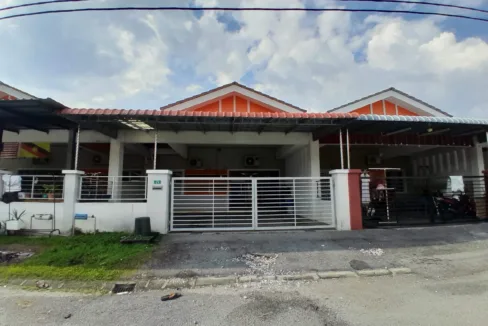 Rumah Teres Setingkat Untuk Dijual Di Lakeville, Seri Iskandar