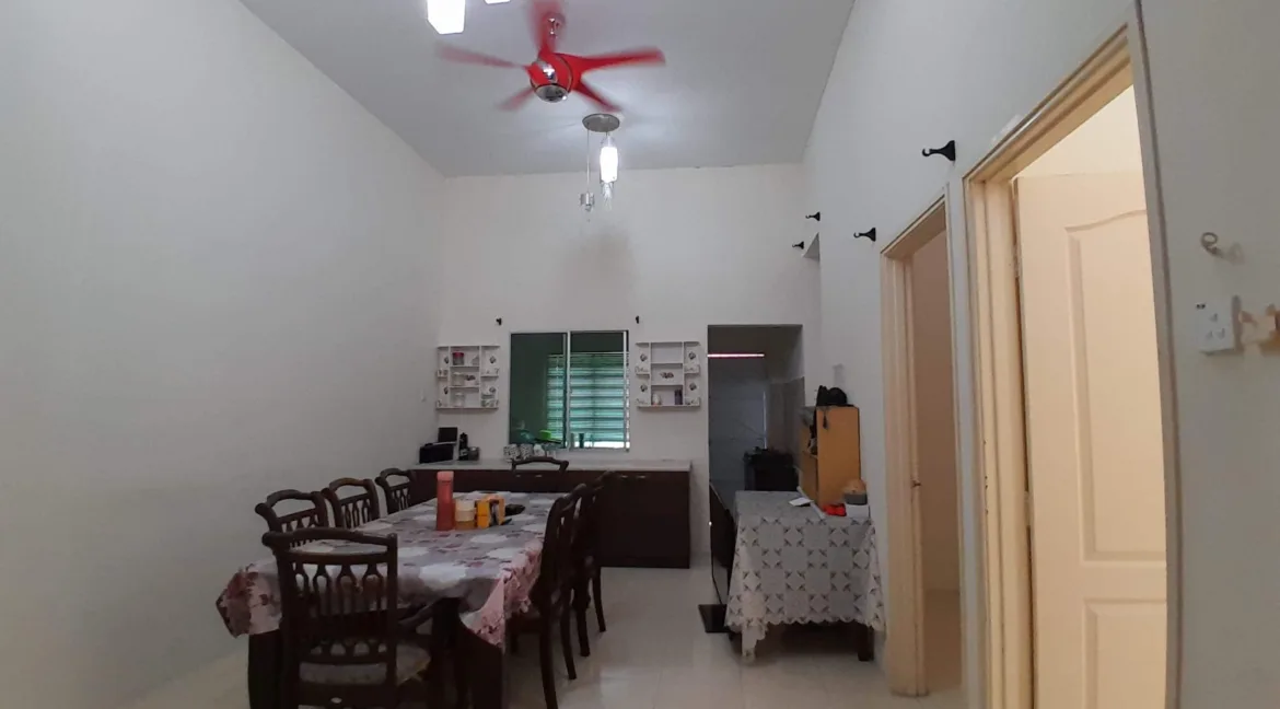 rumah-teres-setingkat-untuk-dijual-di-lakeville-seri-iskandar-03