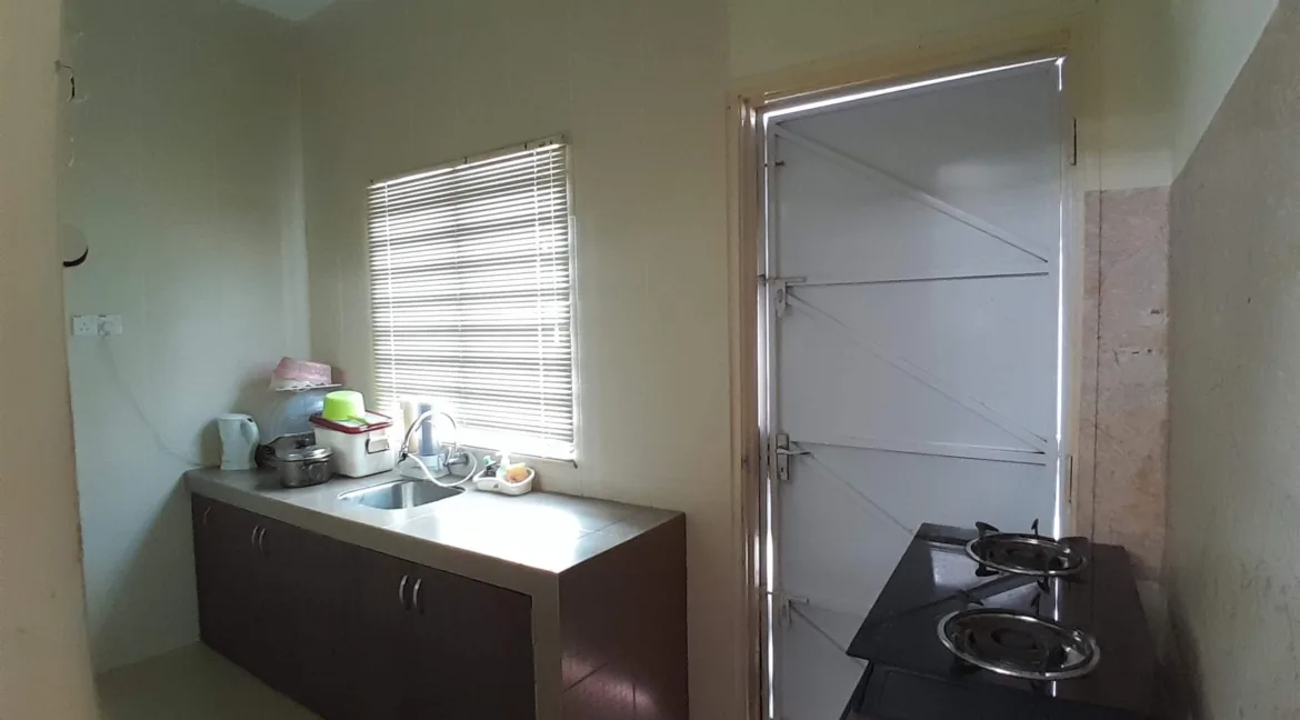 rumah-teres-setingkat-untuk-dijual-di-lakeville-seri-iskandar-06