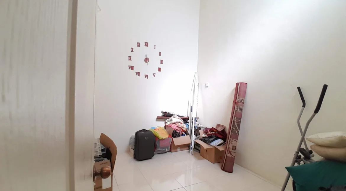 rumah-teres-setingkat-untuk-dijual-di-lakeville-seri-iskandar-09