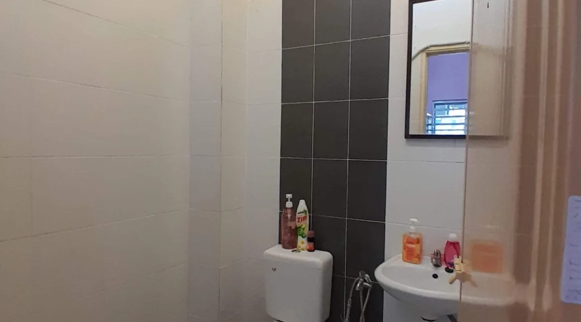 rumah-teres-setingkat-untuk-dijual-di-lakeville-seri-iskandar-12