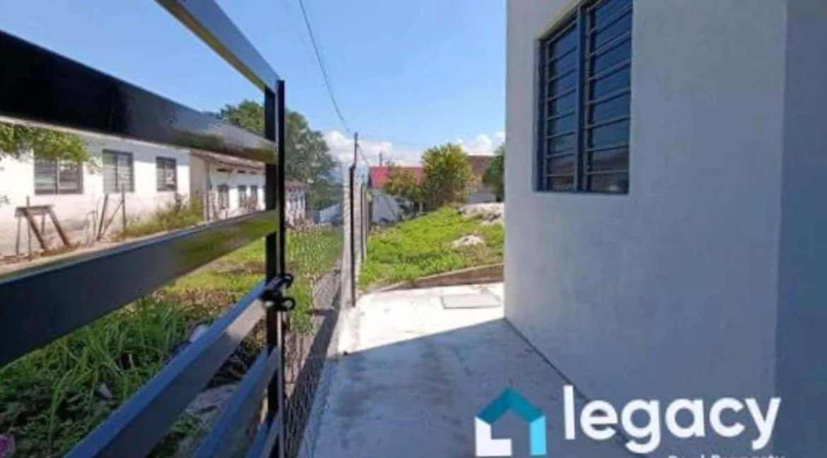 rumah-teres-setingkat-untuk-dijual-taman-sinar-cahaya-batu-gajah-05