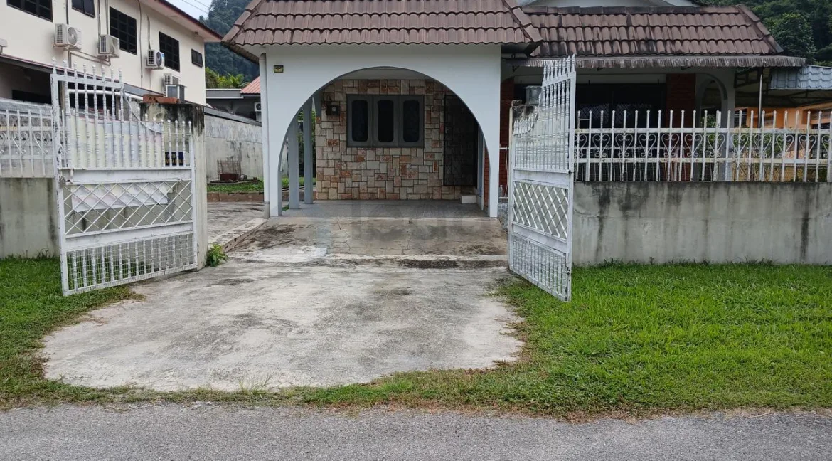 banglo-setingkat-untuk-dijual-di-rpt-batu-8-ulu-kinta-03