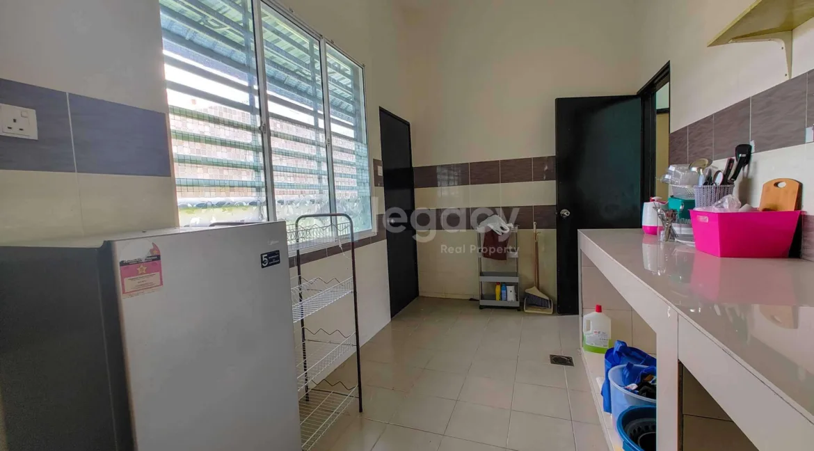 rumah-semi-d-untuk-dijual-di-puncak-iskandar-seri-iskandar-12