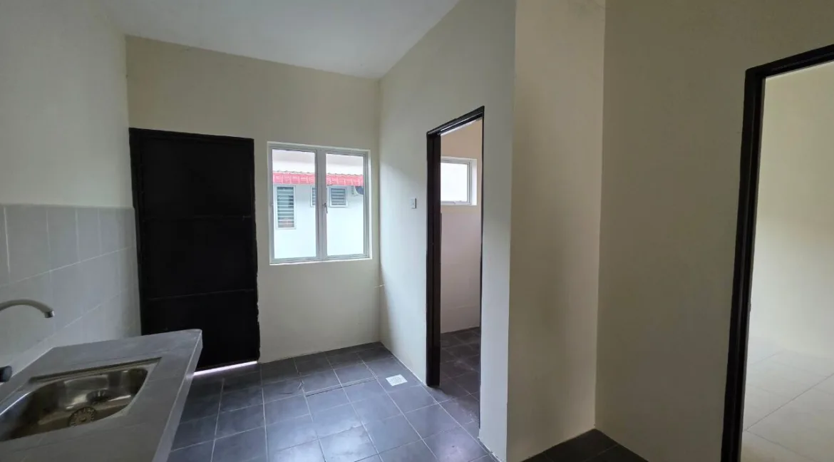 rumah-teres-setingkat-baru-untuk-dijual-di-taman-lagenda-teluk-intan-10