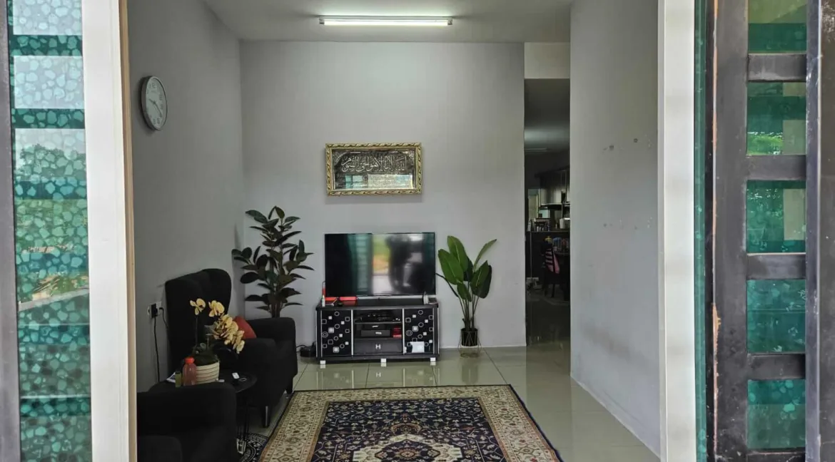 rumah-teres-setingkat-untuk-dijual-di-desa-chemor-impian-03