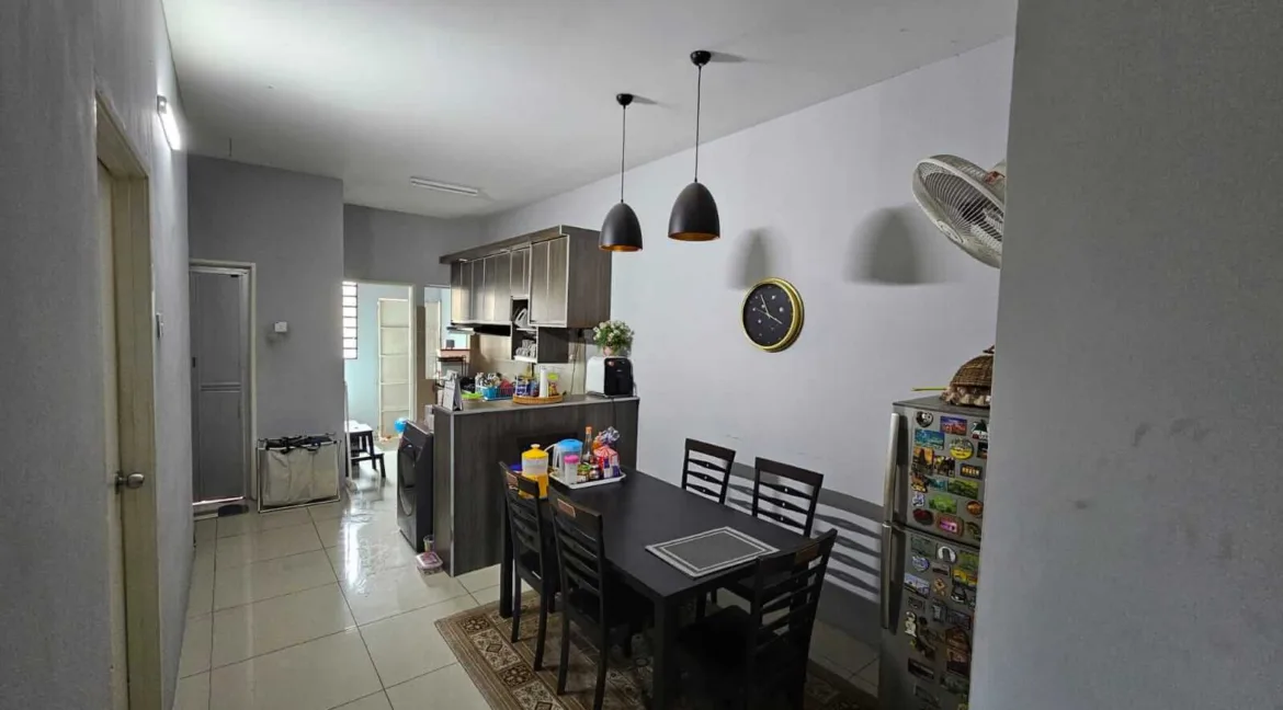 rumah-teres-setingkat-untuk-dijual-di-desa-chemor-impian-04