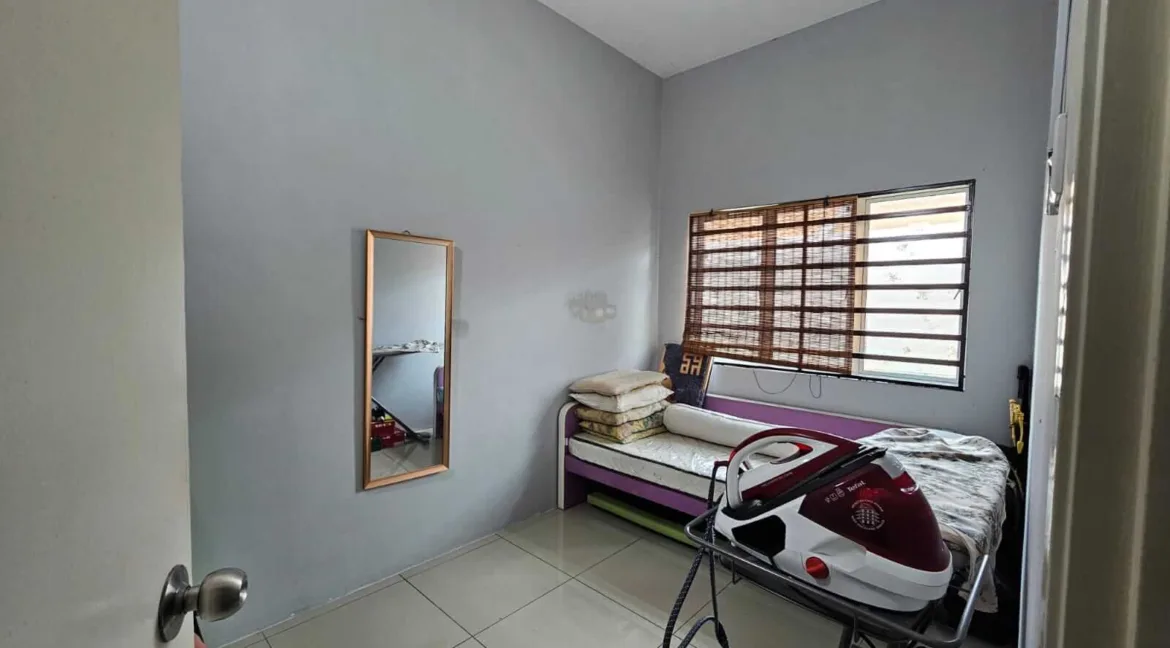 rumah-teres-setingkat-untuk-dijual-di-desa-chemor-impian-11