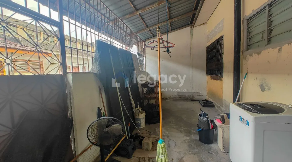 rumah-teres-setingkat-untuk-dijual-di-fasa-1b-seri-manjung-06