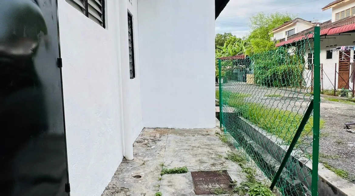 rumah-teres-setingkat-untuk-dijual-di-taman-bemban-raya-batu-gajah-04