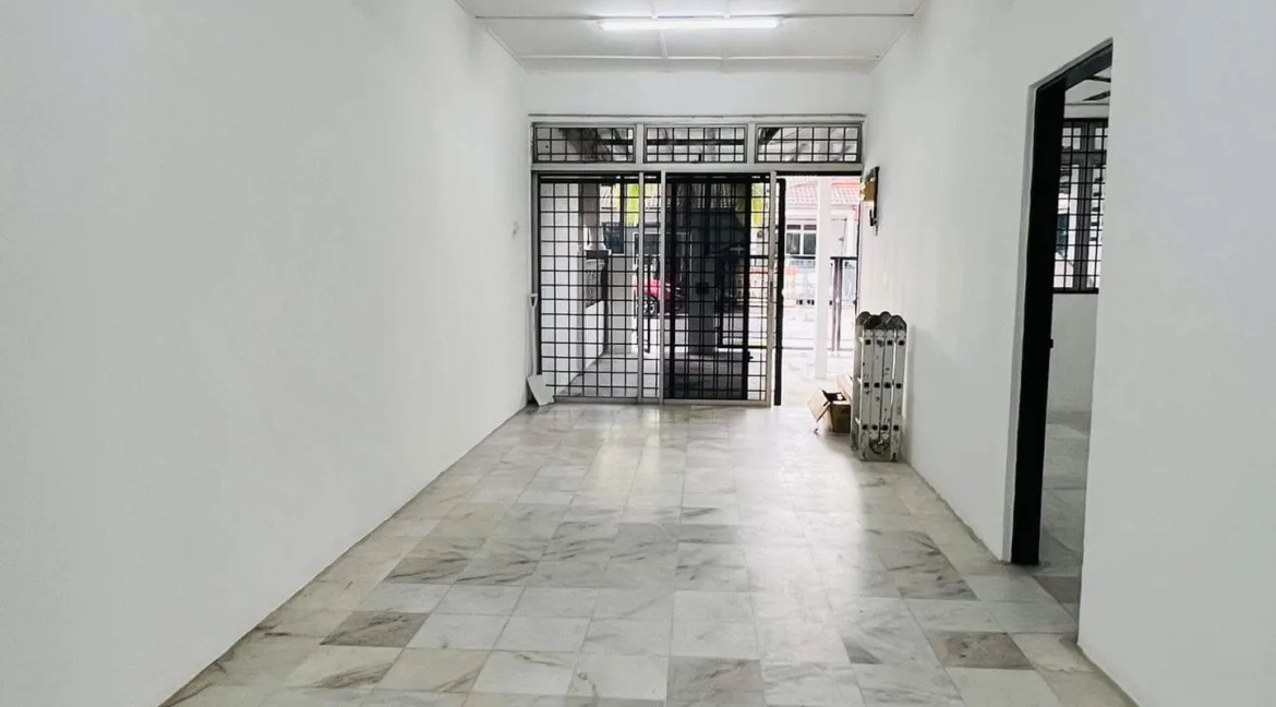 rumah-teres-setingkat-untuk-dijual-di-taman-bemban-raya-batu-gajah-06