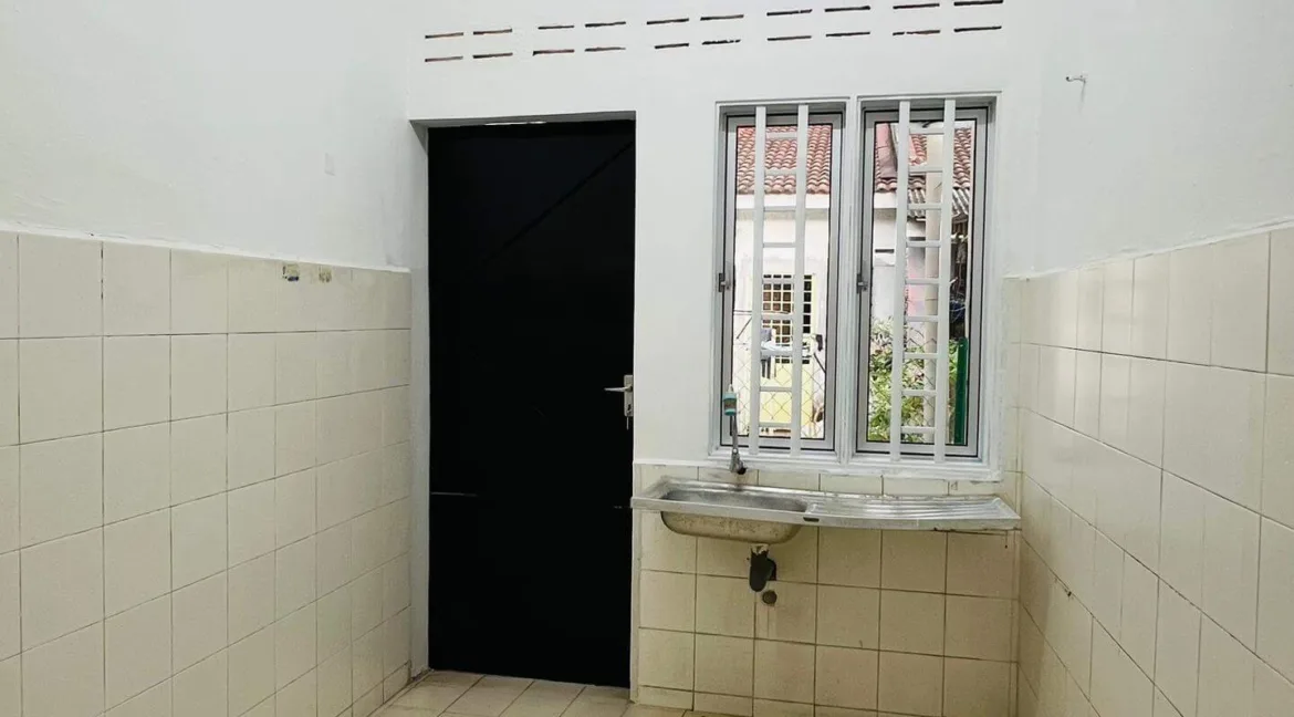 rumah-teres-setingkat-untuk-dijual-di-taman-bemban-raya-batu-gajah-07