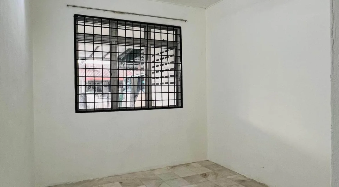 rumah-teres-setingkat-untuk-dijual-di-taman-bemban-raya-batu-gajah-10