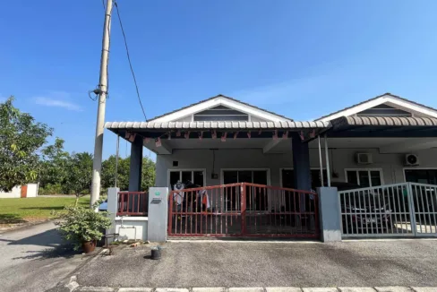 Rumah Teres Setingkat (End Lot) untuk dijual di Taman Dipang Permai, Kampar