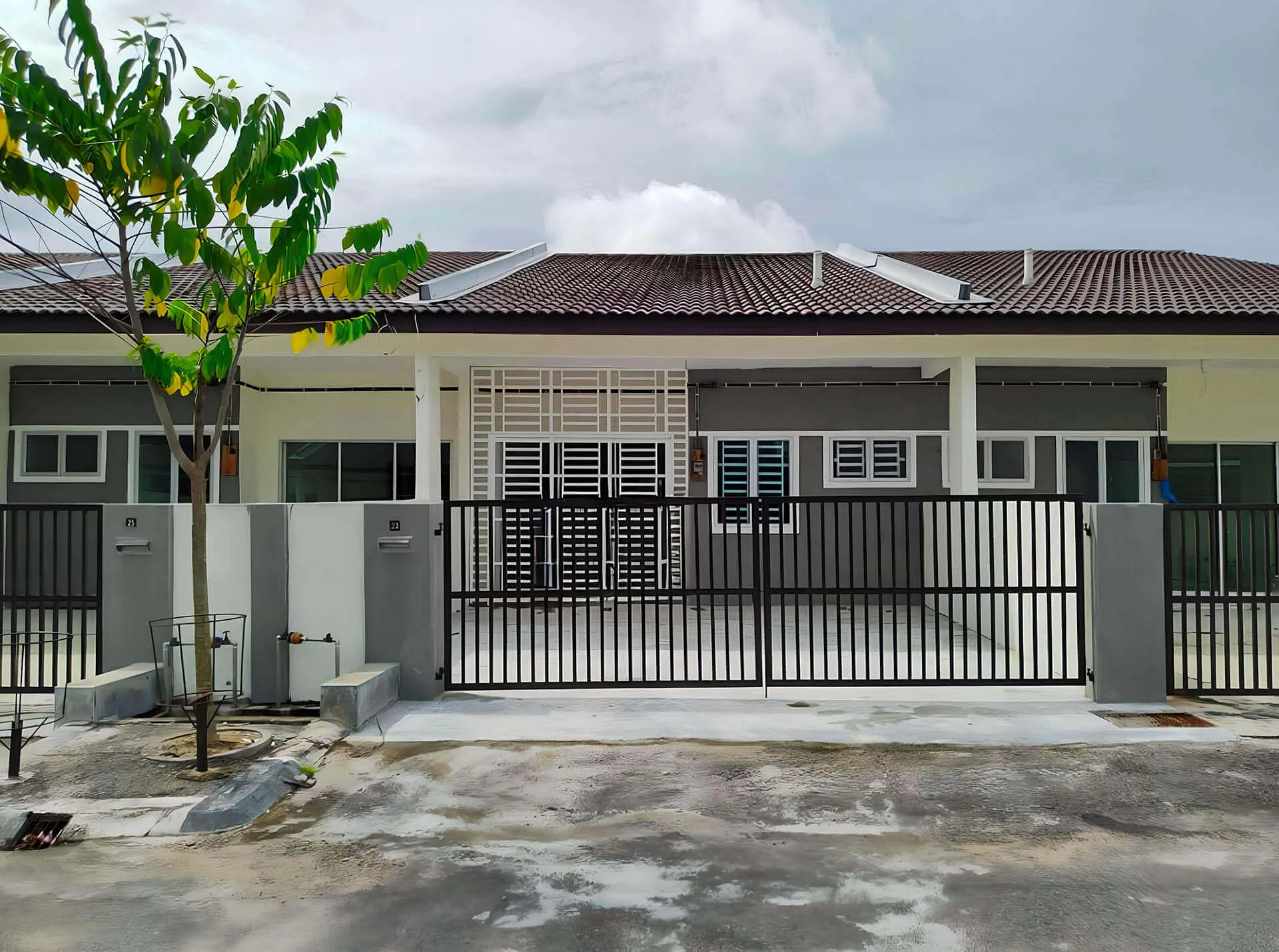 TERES SETINGKAT UNTUK DIJUAL DI TAMAN LAGENDA, TELUK INTAN