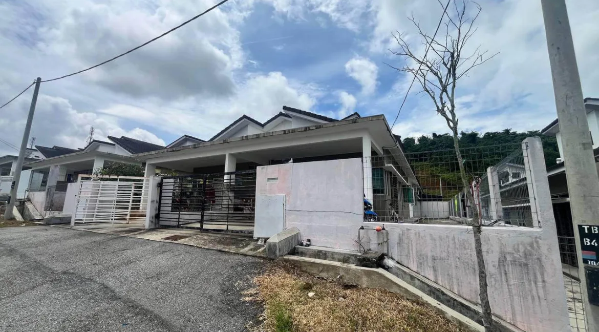 rumah-berkembar-setingkat-semi-d-untuk-dijual-di-taman-behrang-bitara-09