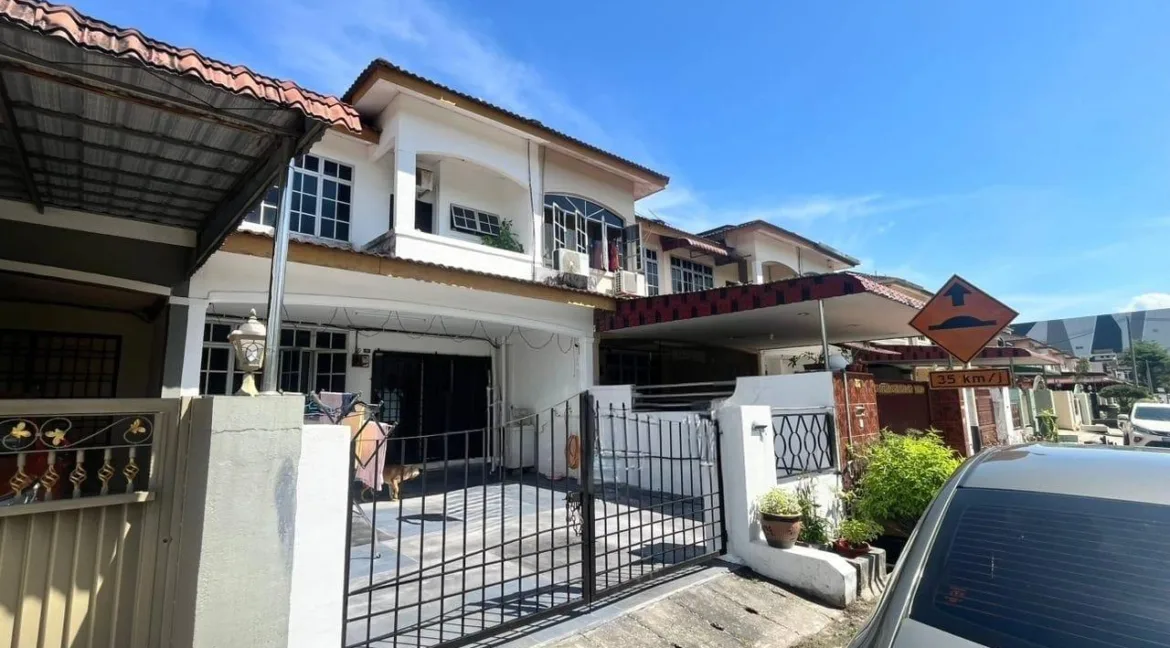 rumah-teres-dua-tingkat-untuk-dijual-di-taman-falim-indah-ipoh-02