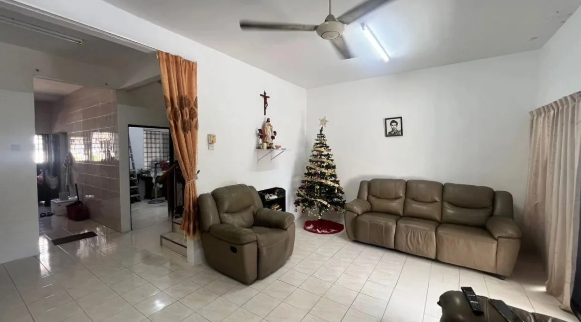 rumah-teres-dua-tingkat-untuk-dijual-di-taman-falim-indah-ipoh-03