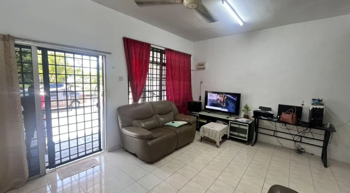 rumah-teres-dua-tingkat-untuk-dijual-di-taman-falim-indah-ipoh-05