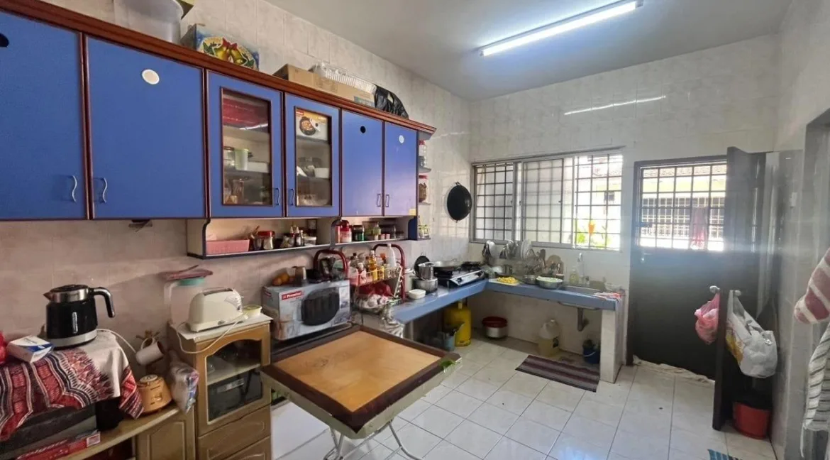 rumah-teres-dua-tingkat-untuk-dijual-di-taman-falim-indah-ipoh-07