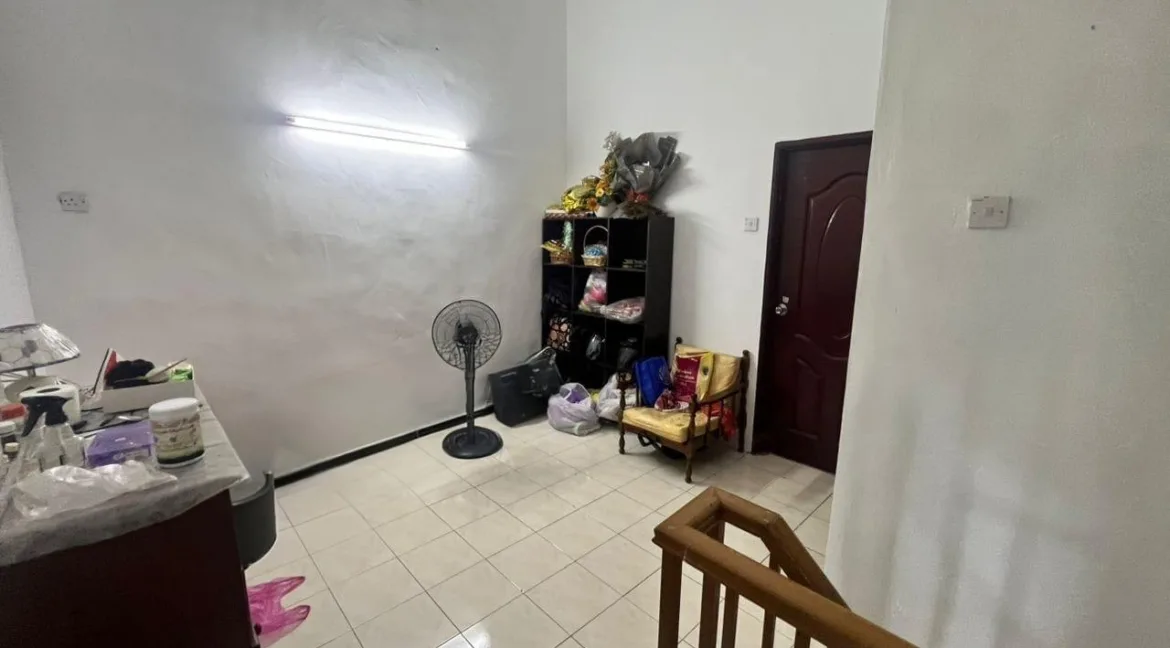 rumah-teres-dua-tingkat-untuk-dijual-di-taman-falim-indah-ipoh-09
