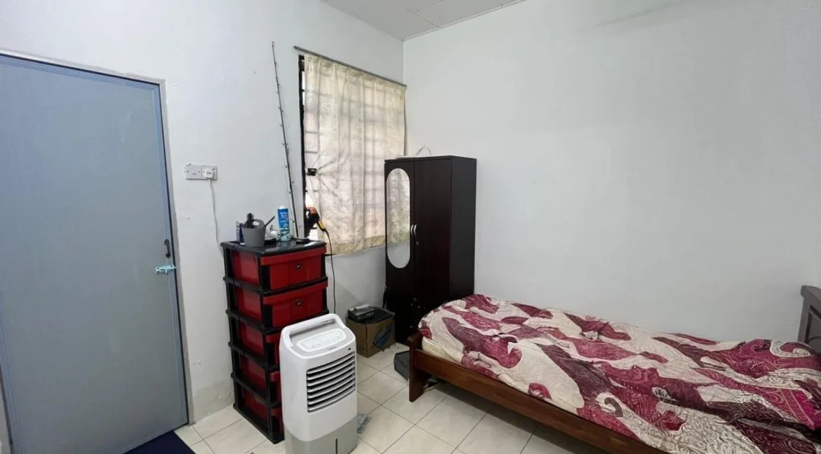 rumah-teres-dua-tingkat-untuk-dijual-di-taman-falim-indah-ipoh-10