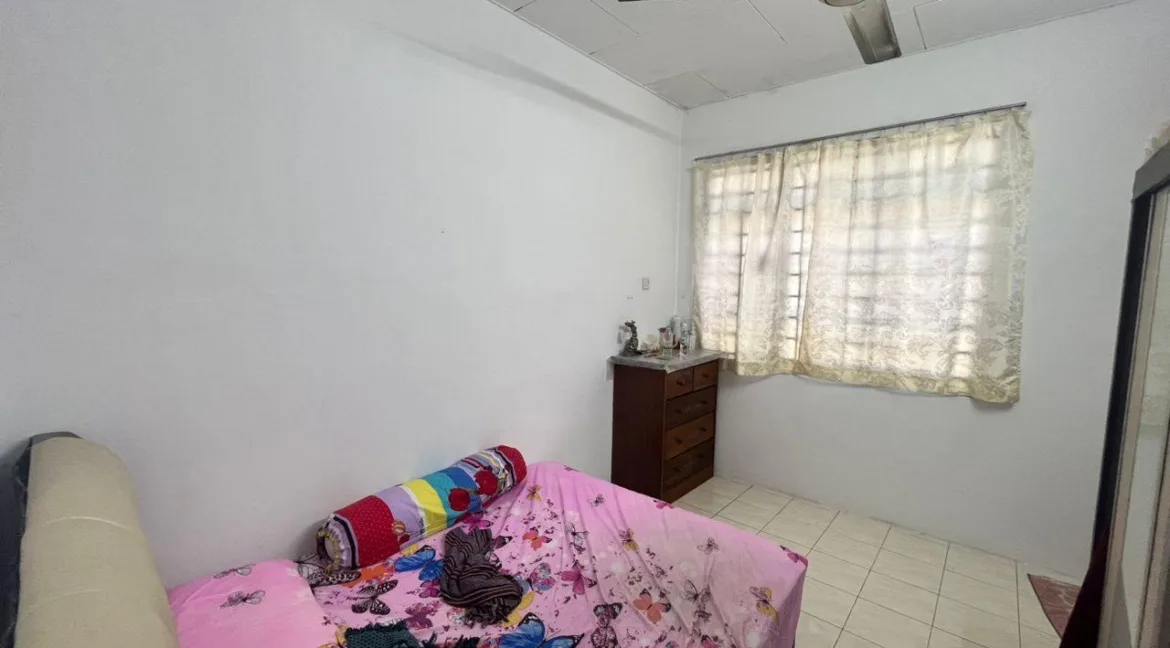rumah-teres-dua-tingkat-untuk-dijual-di-taman-falim-indah-ipoh-11
