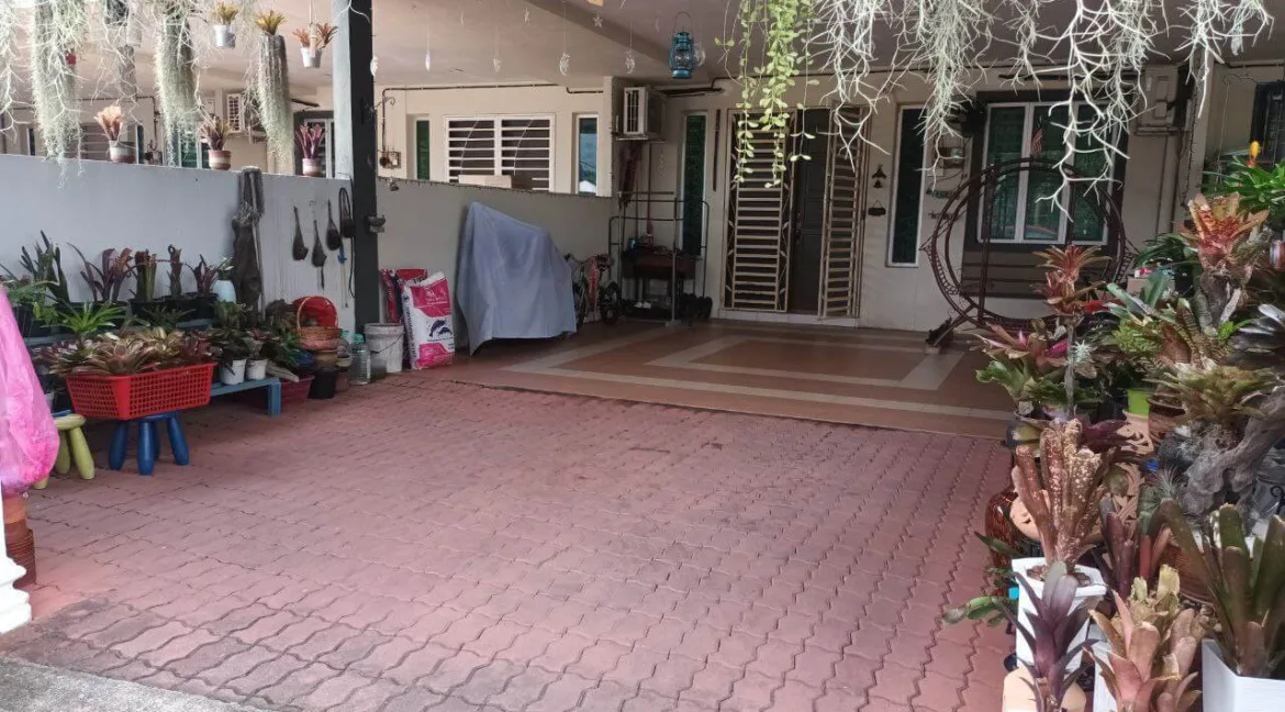 rumah-teres-satu-tingkat-untuk-dijual-di-taman-kamunting-1-kamunting-02