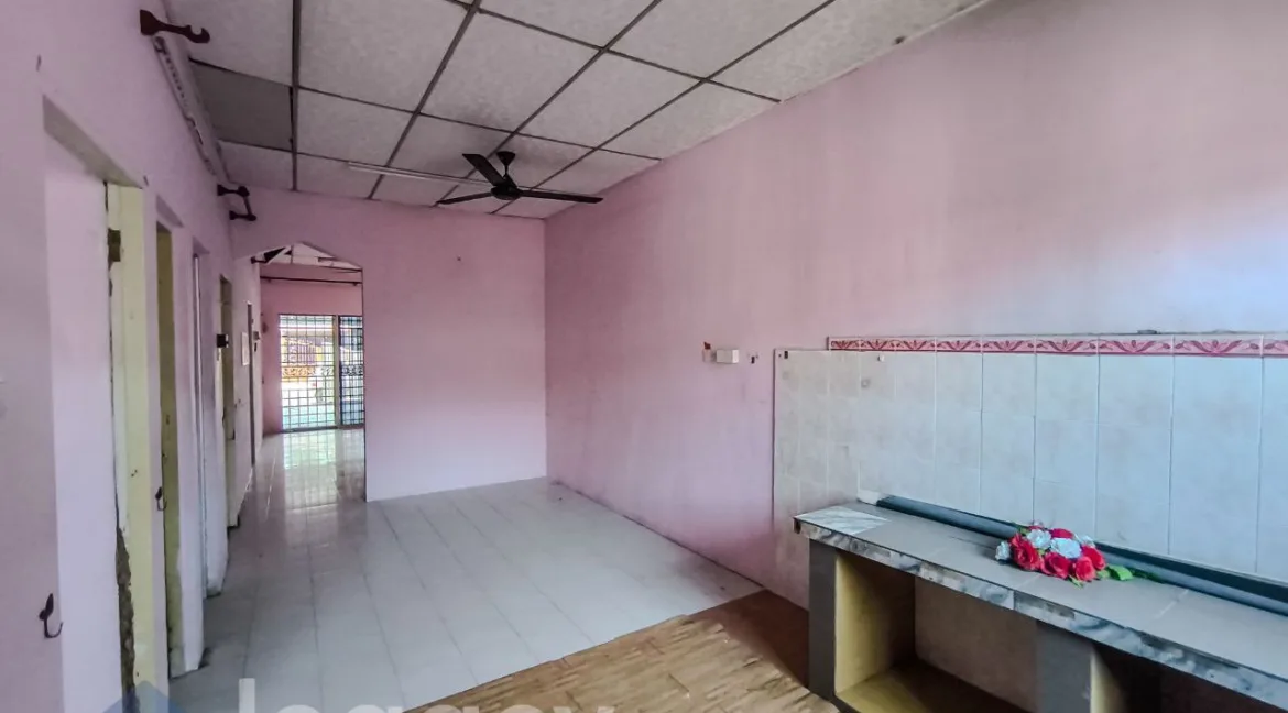 rumah-teres-setingkat-untuk-dijual-di-taman-fasa-2j-seri-manjung-09