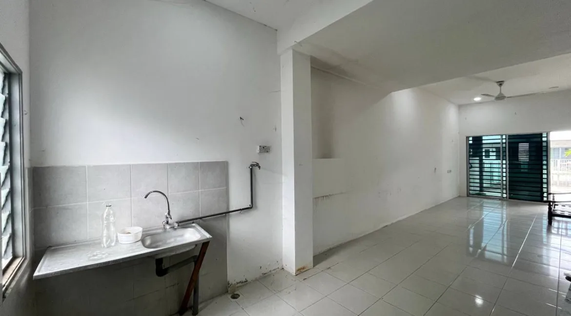 rumah-teres-setingkat-untuk-dijual-di-taman-kurau-jaya-kuala-kurau-08