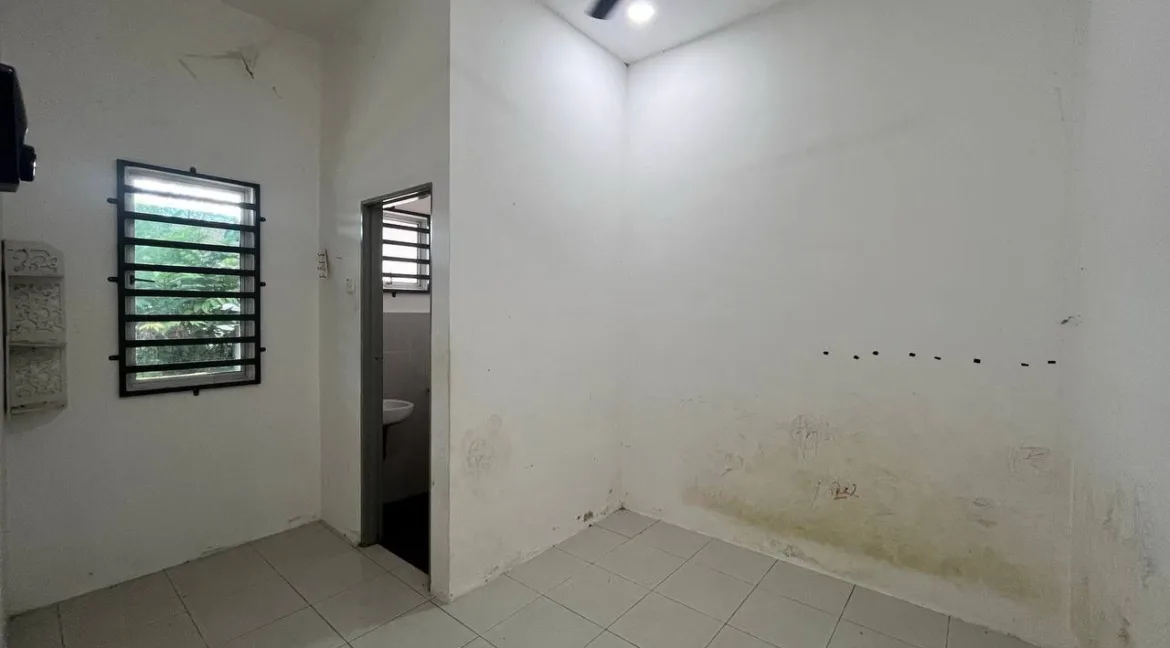 rumah-teres-setingkat-untuk-dijual-di-taman-kurau-jaya-kuala-kurau-09