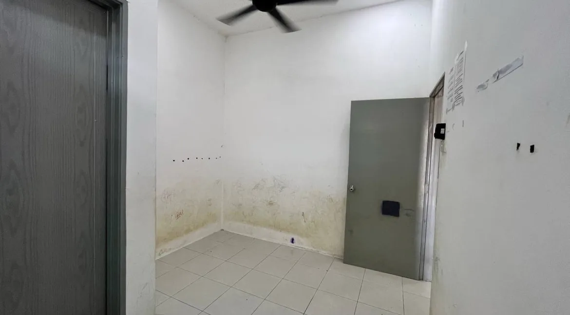 rumah-teres-setingkat-untuk-dijual-di-taman-kurau-jaya-kuala-kurau-10