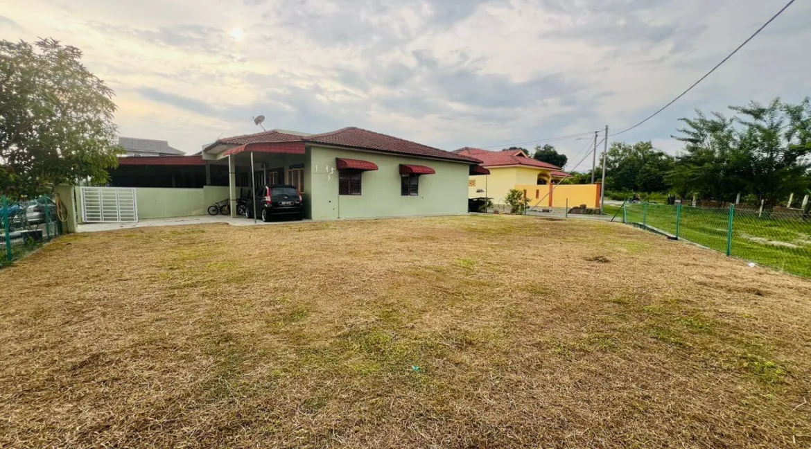 Rumah Teres Setingkat Corner Lot Untuk Dijual Di Dataran Bemban Jaya, Batu Gajah-04