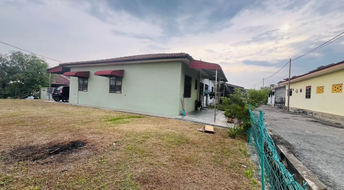 Rumah Teres Setingkat Corner Lot Untuk Dijual Di Dataran Bemban Jaya, Batu Gajah-08