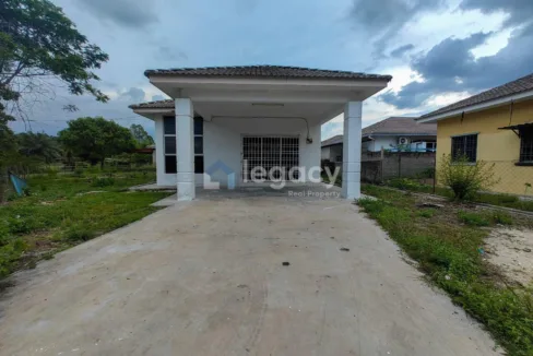 Banglo Setingkat Lot Tepi Menghadap Padang Untuk Dijual Di Desa Tronoh