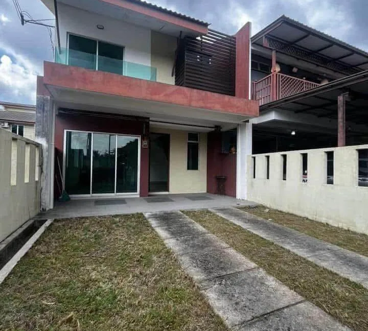 rumah-dua-tingkat-untuk-dijual-di-klebang-putra-ipoh-03