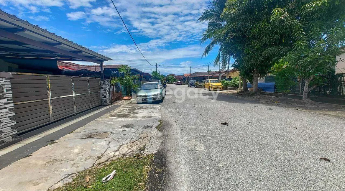 rumah-teres-corner-lot-untuk-dijual-di-taman-seri-mawar-manjung-14