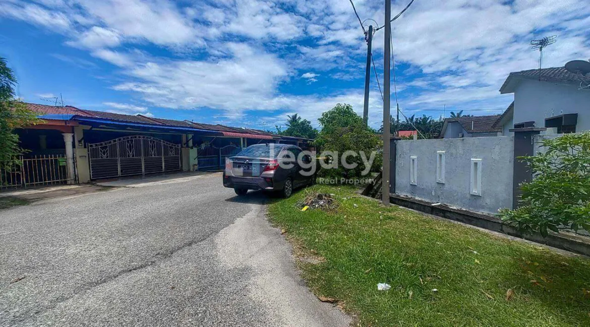 rumah-teres-corner-lot-untuk-dijual-di-taman-seri-mawar-manjung-15