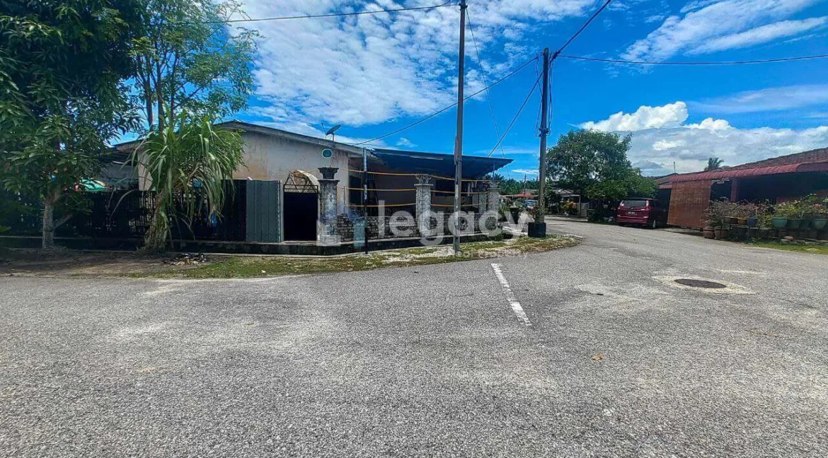 rumah-teres-corner-lot-untuk-dijual-di-taman-seri-mawar-manjung-16