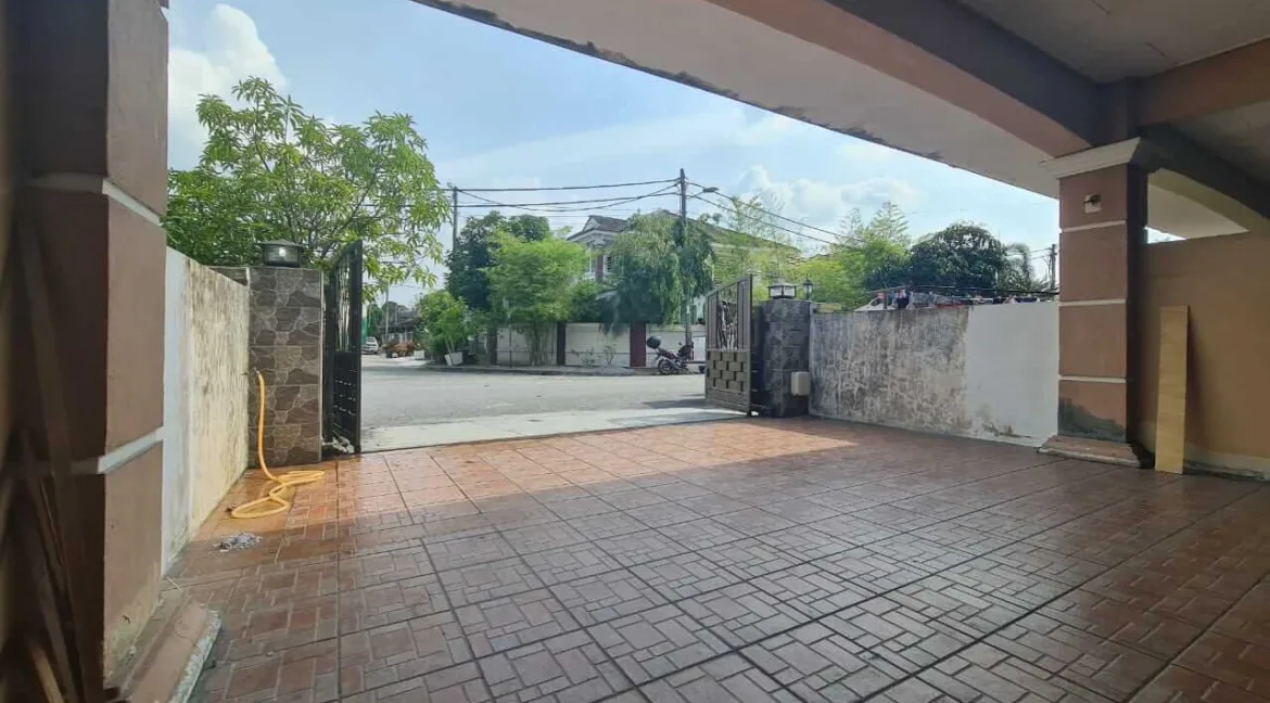 rumah-teres-dua-tingkat-untuk-dijual-di-taman-tawas-mewah-tasek-03