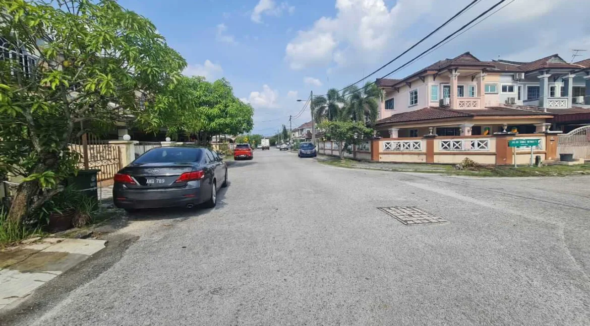 rumah-teres-dua-tingkat-untuk-dijual-di-taman-tawas-mewah-tasek-04