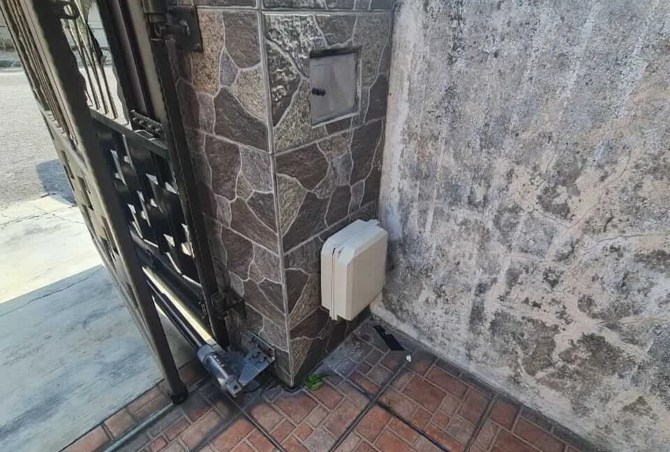 rumah-teres-dua-tingkat-untuk-dijual-di-taman-tawas-mewah-tasek-05