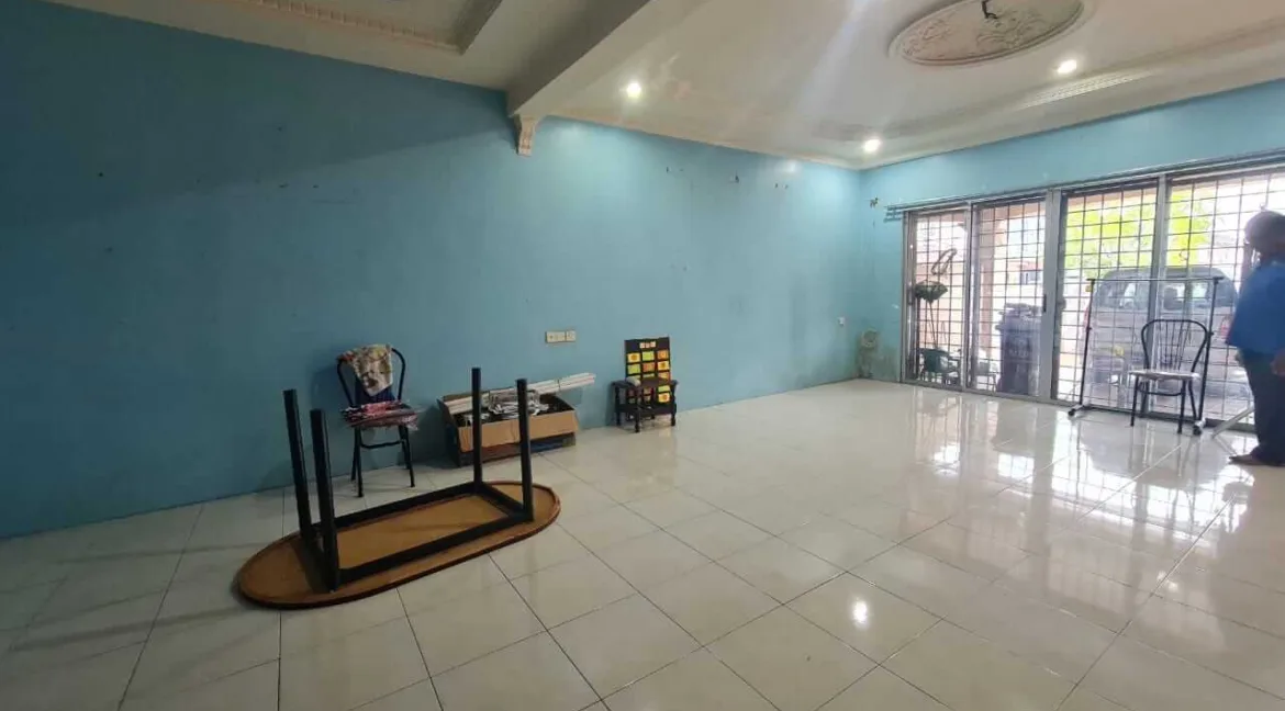 rumah-teres-dua-tingkat-untuk-dijual-di-taman-tawas-mewah-tasek-07