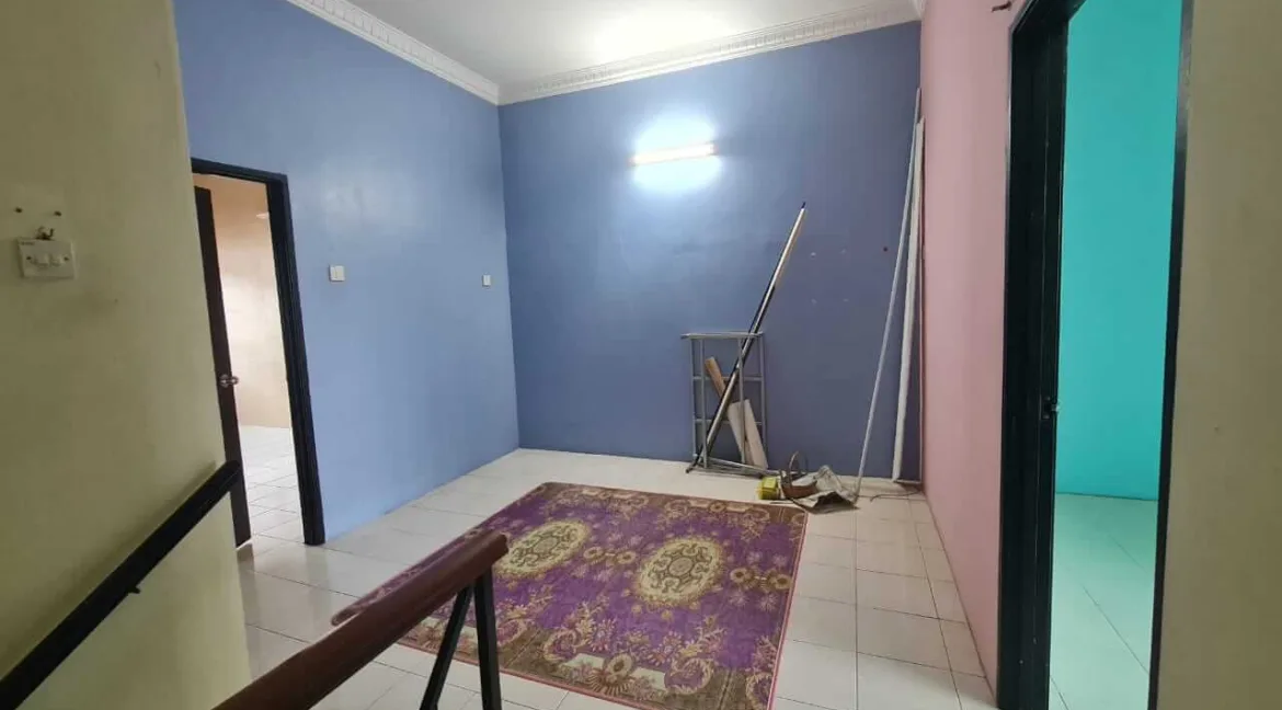 rumah-teres-dua-tingkat-untuk-dijual-di-taman-tawas-mewah-tasek-17