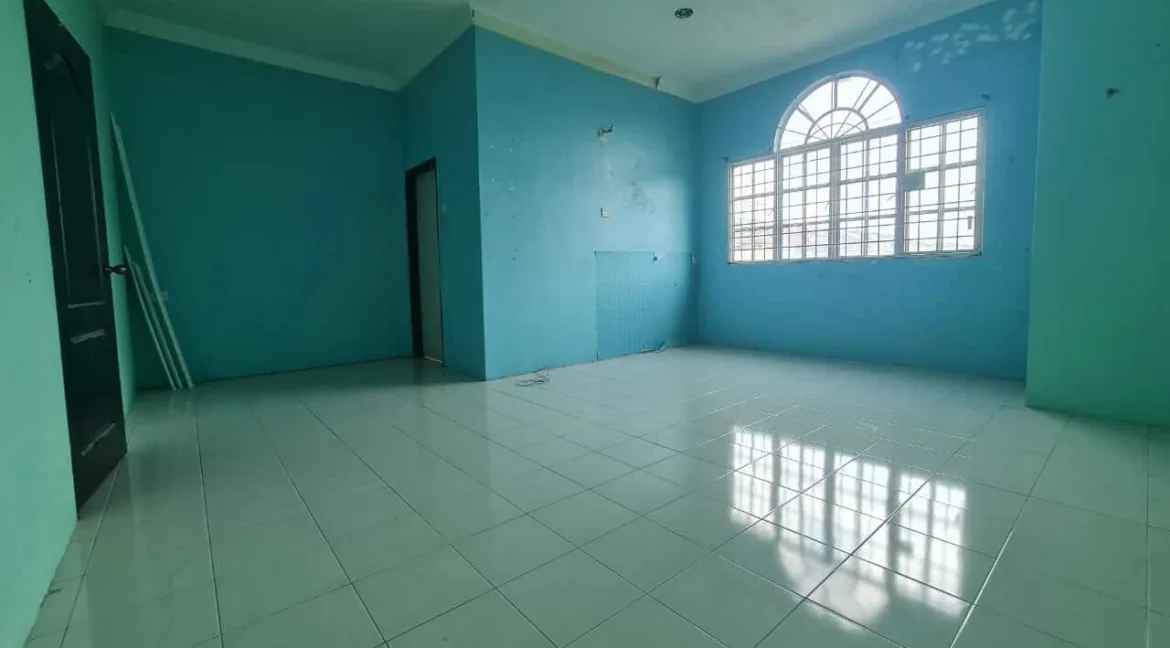 rumah-teres-dua-tingkat-untuk-dijual-di-taman-tawas-mewah-tasek-19