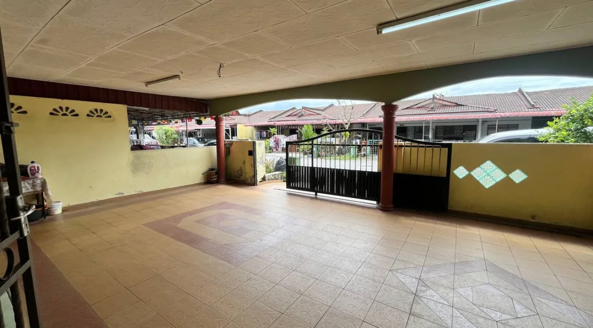 rumah-teres-satu-tingkat-endlot-untuk-dijual-di-taman-chepor-jaya-ipoh-05
