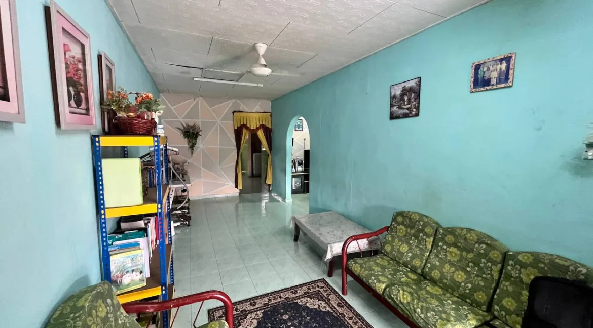 rumah-teres-satu-tingkat-endlot-untuk-dijual-di-taman-chepor-jaya-ipoh-06