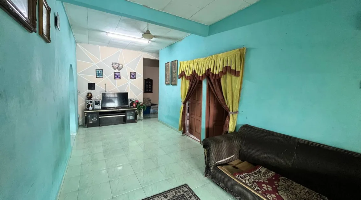 rumah-teres-satu-tingkat-endlot-untuk-dijual-di-taman-chepor-jaya-ipoh-08