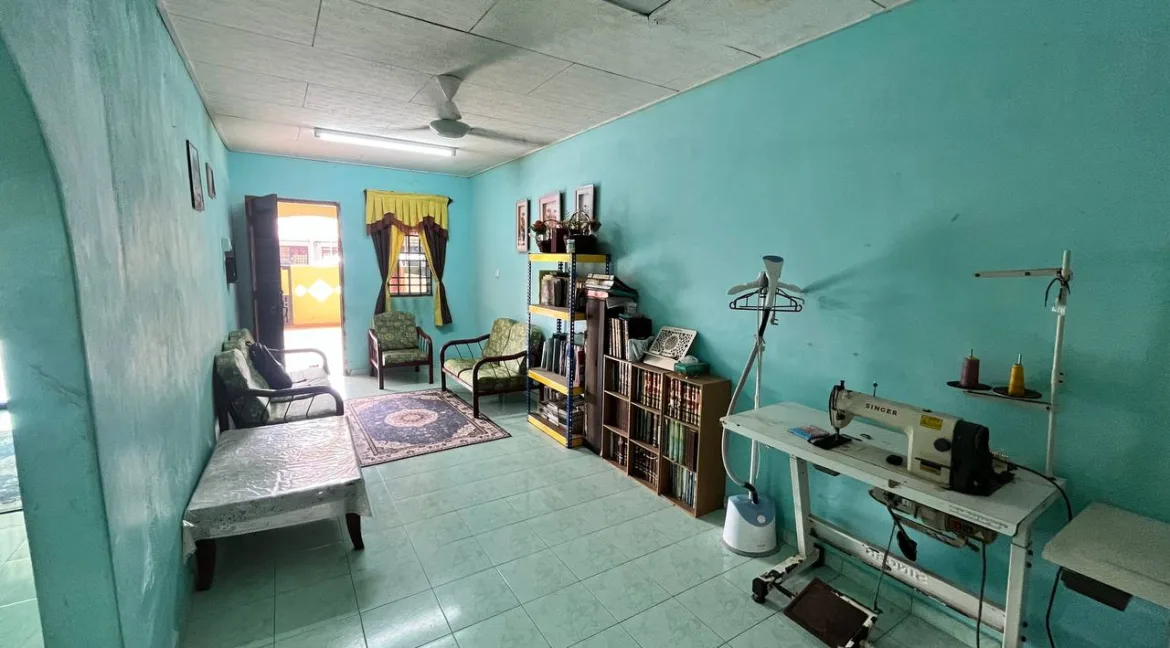 rumah-teres-satu-tingkat-endlot-untuk-dijual-di-taman-chepor-jaya-ipoh-09