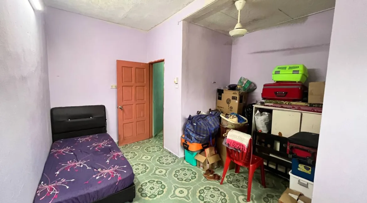 rumah-teres-satu-tingkat-endlot-untuk-dijual-di-taman-chepor-jaya-ipoh-18